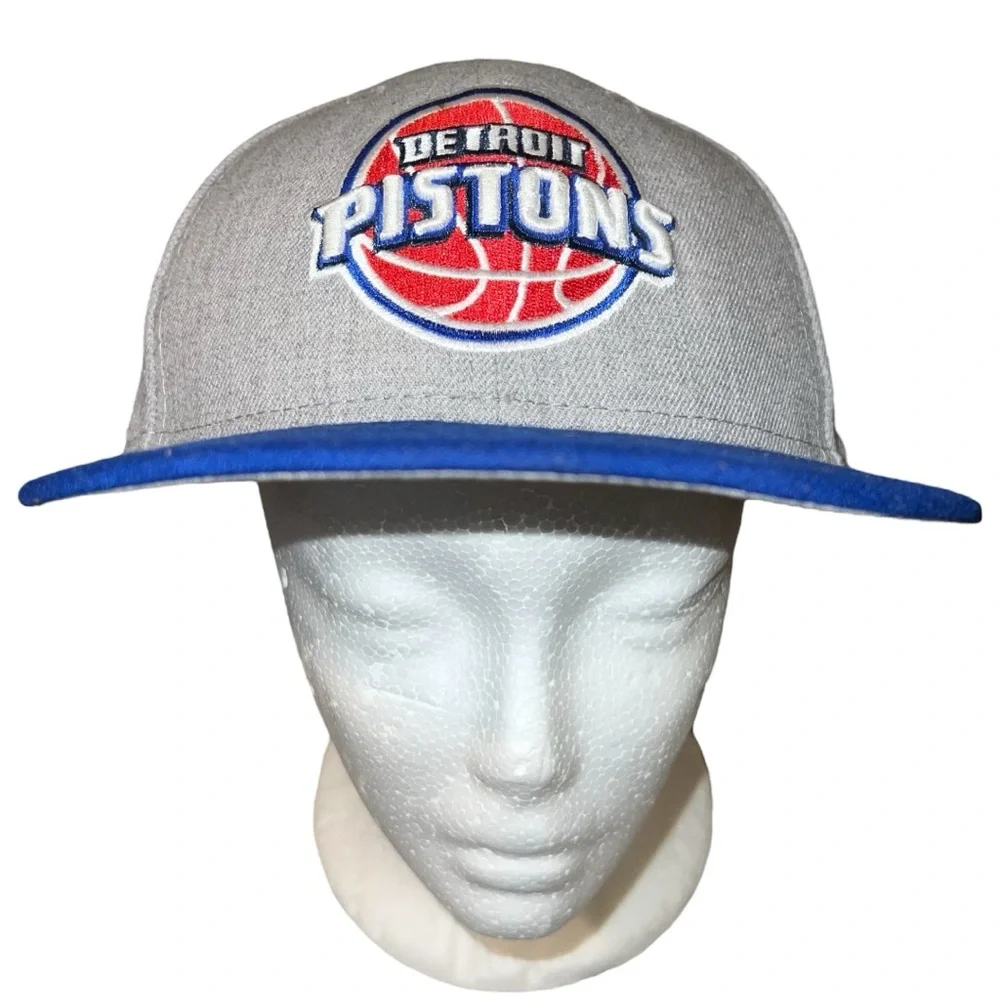 New Era 59 Fifty Hat Mens’s Size 7 1/2 Gray Blue Red Fitted Detroit Pistons